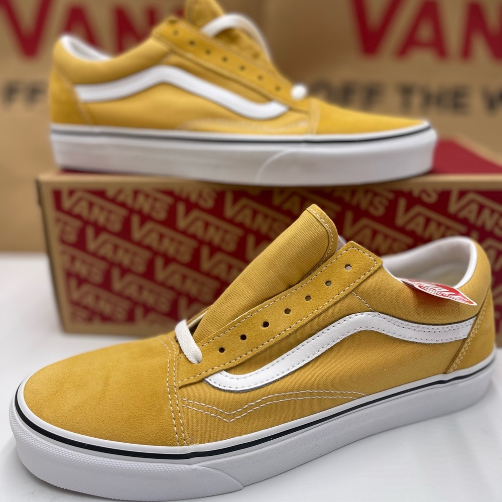 Vans Men’s Mustard Vans Men’s Old Skool
Ochre/True White Sneakers 
VN0A38G1QA0
